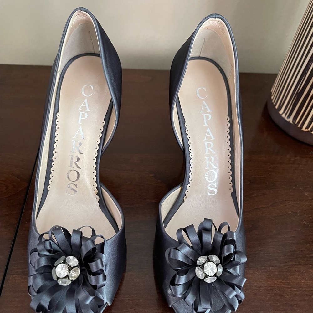 Caparros Cherish charcoal satin formal heels size 7